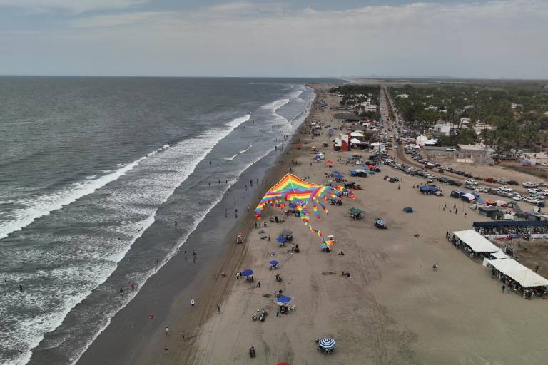 Más de 900 mil visitantes suma Sinaloa durante Semana Santa, dice Rocha Moya