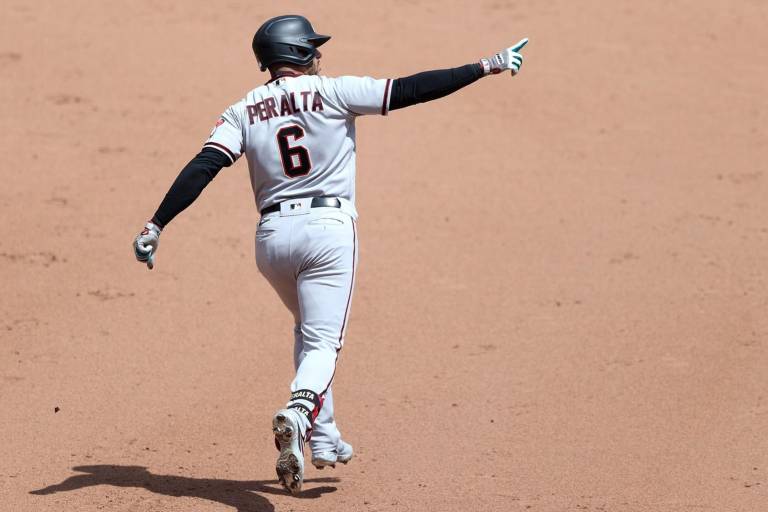 Diamondbacks barren de la mano de David Peralta