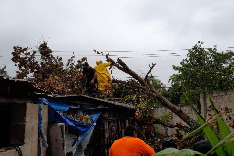 ‘Grace’ se degrada a tormenta tropical; provocará fuertes lluvias en 5 estados