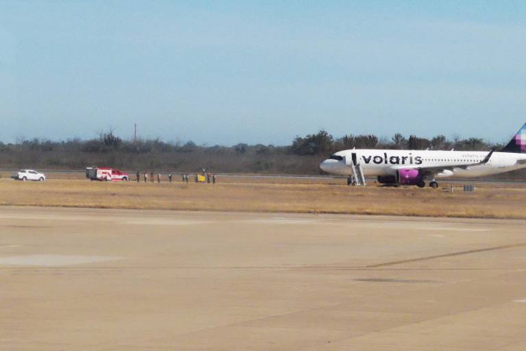 Desalojan avión en Mazatlán tras amenaza de bomba; falsa alarma