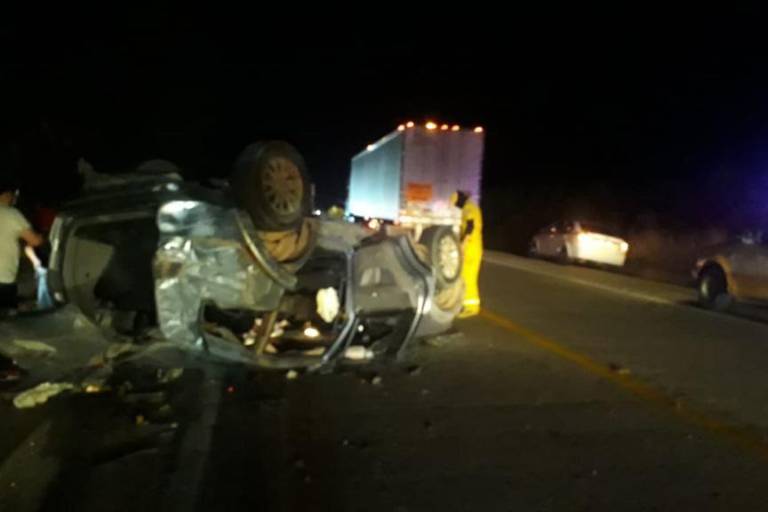 Bebé y adulto mayor mueren en accidente carretero en Rosario