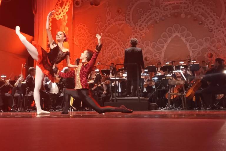 Viven culiacanenses la magia de la Navidad con música, canto y ballet
