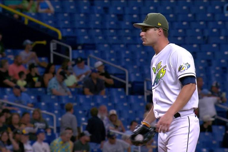 De la mano de McClanahan, Rays ganan duelo de pitcheo a Cerveceros