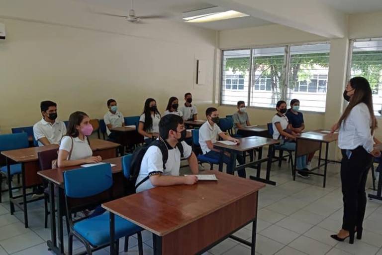 Pedirá la UAS a autoridad federal vacunar a estudiantes menores de 18 años