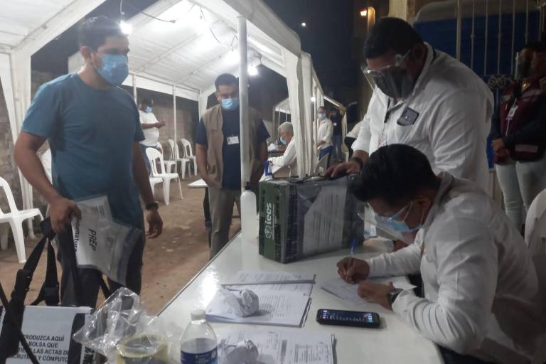 Fluye lento el conteo de votos en el municipio de Escuinapa