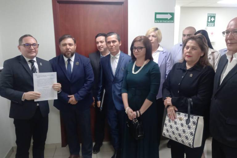 Entrega Pedro Flores propuesta de iniciativa para modificar Ley Orgánica de la UAdeO