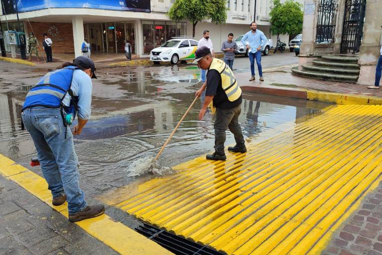 Paso peatonal frente a Catedral de Mazatlán costó, dicen ahora, casi $300 mil