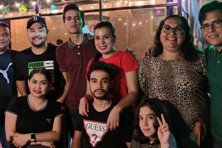 Viven grata velada con música de los 80 y comida regional