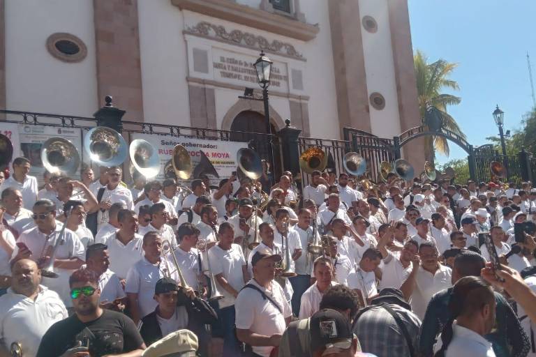 Músicos tocan por la paz y la solidaridad de Culiacán en ‘Jalemos con la banda’