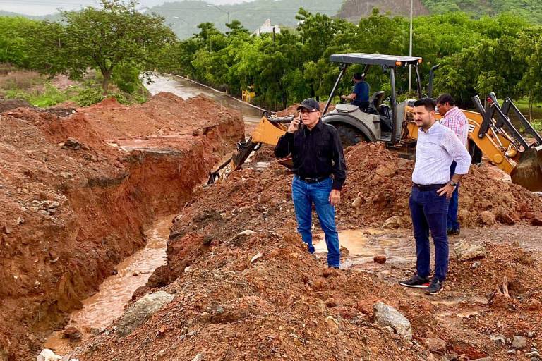 Gobierno de Mazatlán atiende quejas de vecinos del fraccionamiento Monteverde
