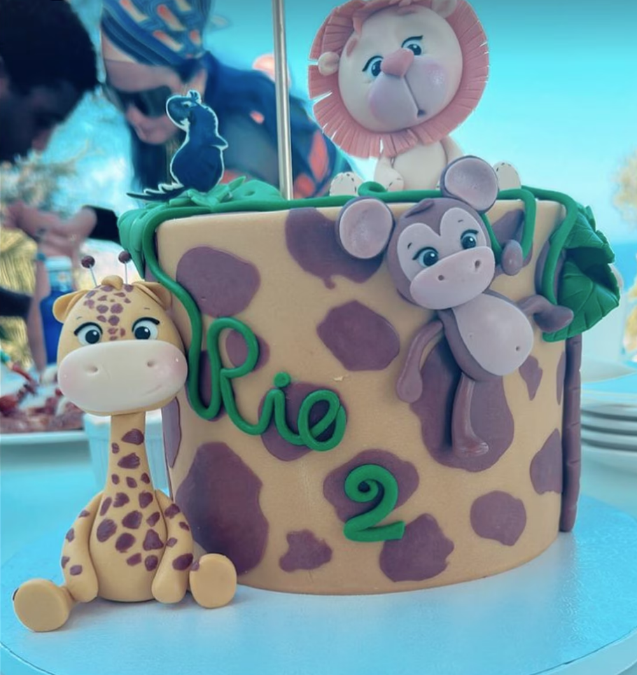 $!Celebra J Balvin el segundo cumpleaños de su hijo Río