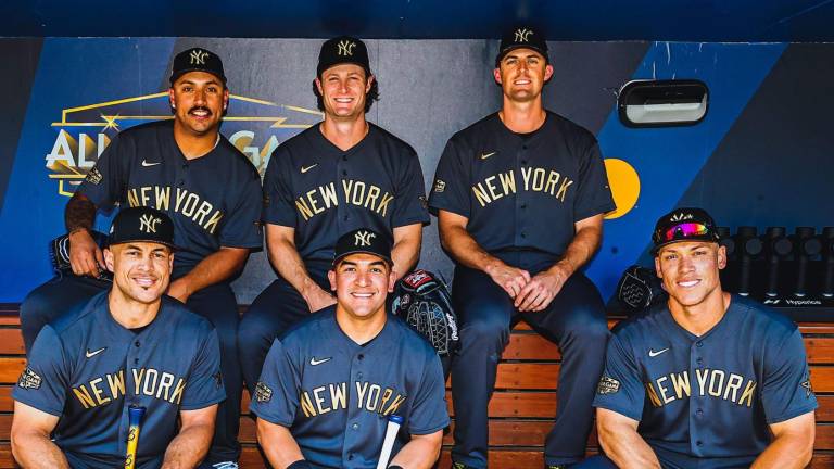 Los peloteros de Yanquis en el Juego de Estrellas con Gerrit Cole (arriba al centro).