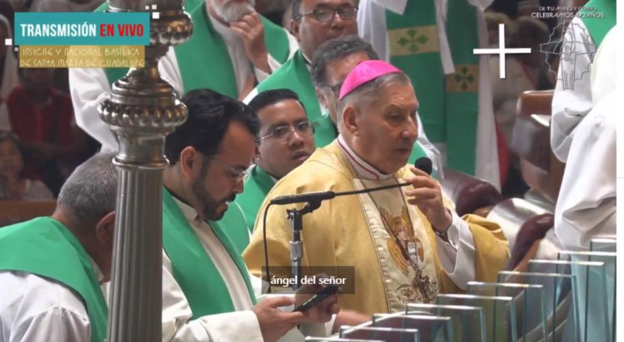 $!Obispo de Mazatlán pide en Basílica de Guadalupe por la paz, las víctimas de violencia y los desaparecidos del sur de Sinaloa