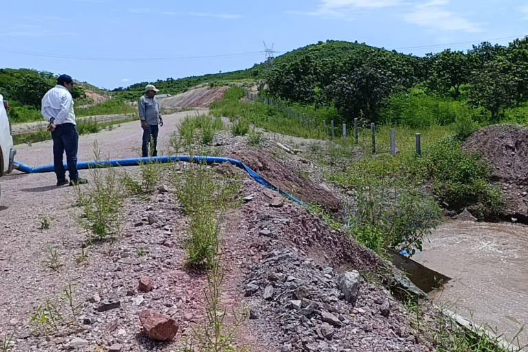 Extrae Conagua exceso de agua en canales de riego para evitar daños a la infraestructura