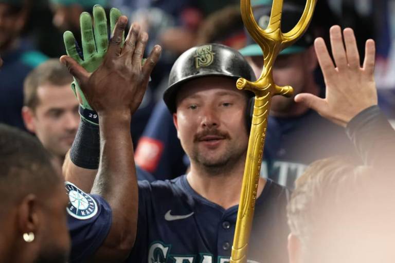 Cal Raleigh con histórico jonrón 57 ayuda a Marineros a despegarse en el Oeste