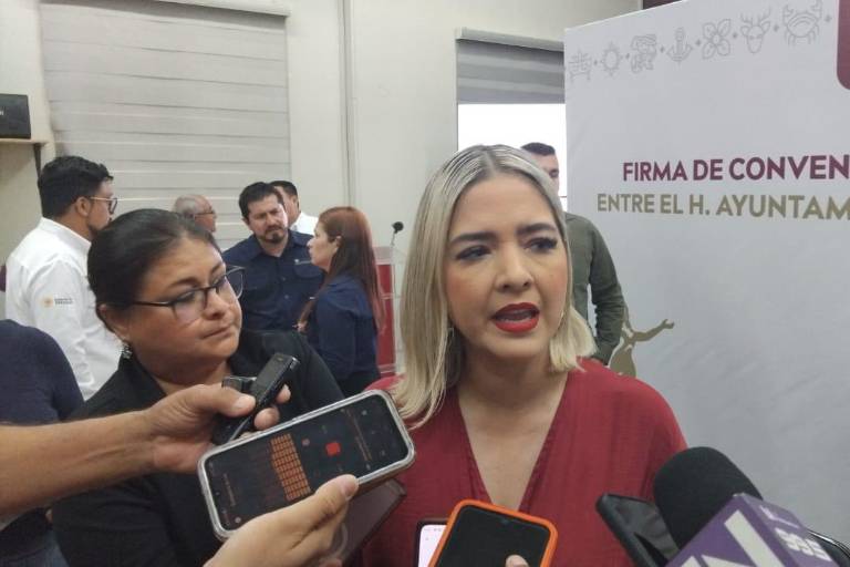 Anuncia Alcaldesa intensificación de bacheo en Mazatlán