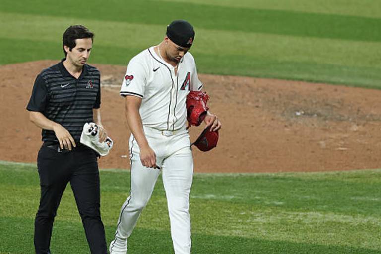 Lovullo indica que Justin Martínez se someterá a una cirugía Tommy John