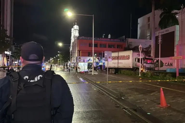 El 5 de diciembre un hombre fue asesinado en el Centro de Culiacán y el tráiler que manejaba se impactó frente al Palacio Municipal.