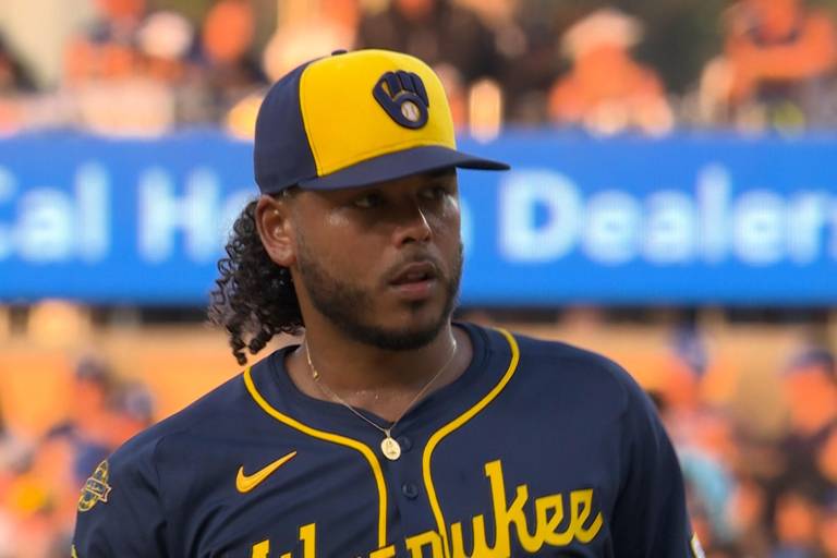 Freddy Peralta con pocas probabilidades de ser cambiado