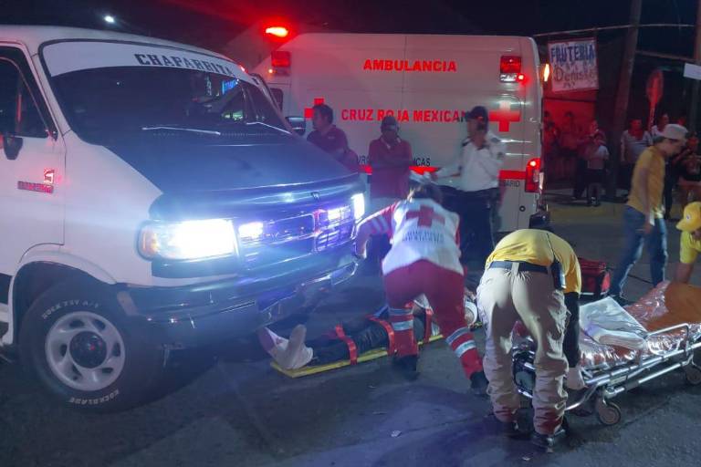 Motociclista resulta herido al chocar contra camioneta en El Rosario