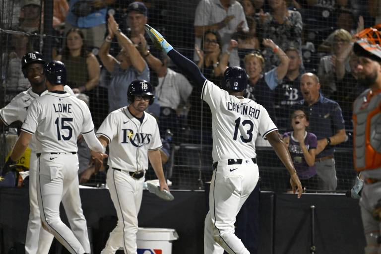 Jonathan Aranda produce en remontada de Rays