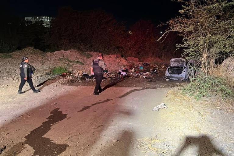 Sin identificar el cuerpo carbonizado en vehículo incendiado cerca del Congreso de Sinaloa