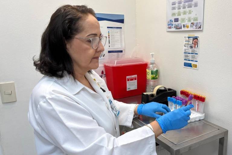 ¿Cuándo fue tu último chequeo? La UAS invita a la población a aprovechar sus servicios de análisis clínicos de alta calidad y bajo costo