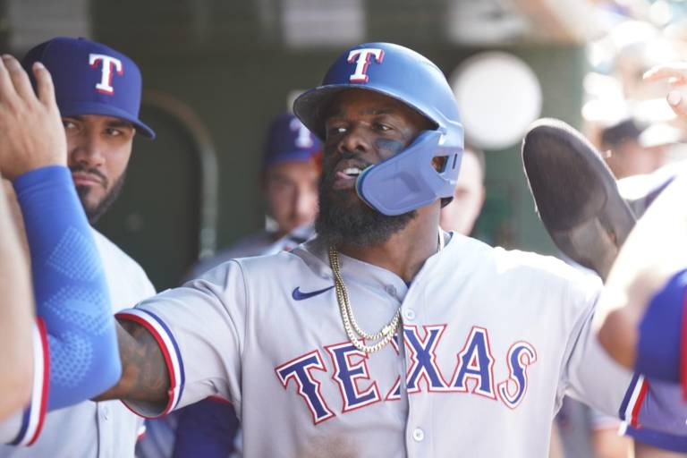 Rangers recuperan a Adolis antes de lo previsto tras salir de la lista de lesionados