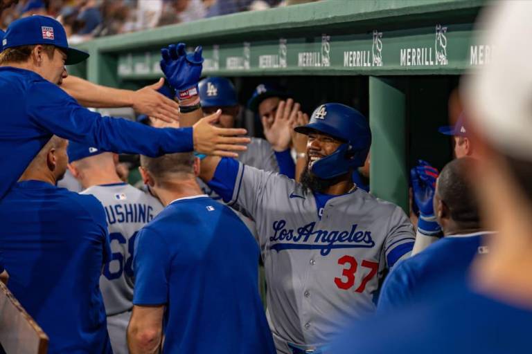 Teoscar Hernández lidera triunfo de Dodgers sobre Medias Rojas con jonrón decisivo