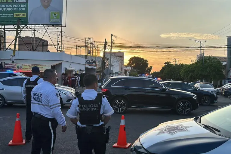 Un operativo vial y de seguridad se montó en Culiacán en los alrededores del estadio Juan Ley Fong.