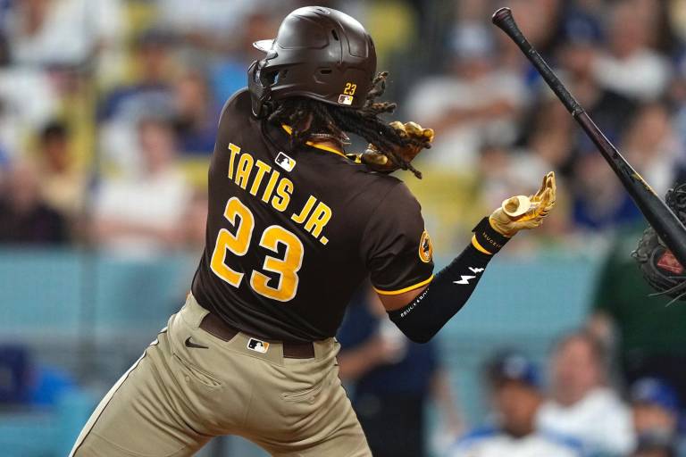 Se vacían las bancas de Padres-Dodgers tras pelotazo a Tatis Jr.