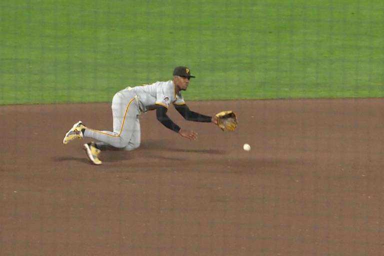 Rojos adquieren al Guante de Oro Ke’Bryan Hayes desde Piratas