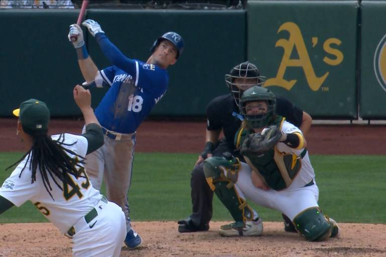 Bravos firman por dos campañas al jardinero Mike Yastrzemski