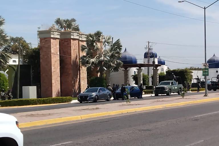 Aseguran cuatro vehículos tras operativo desplegado en zona hotelera al norte de Culiacán