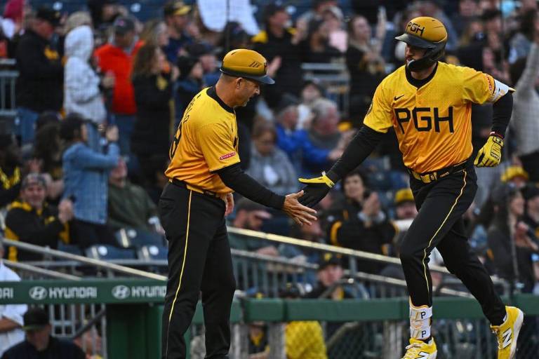 Canario y Triolo dan jonrones, y Pittsburgh inicia con el pie derecho la era Kelly