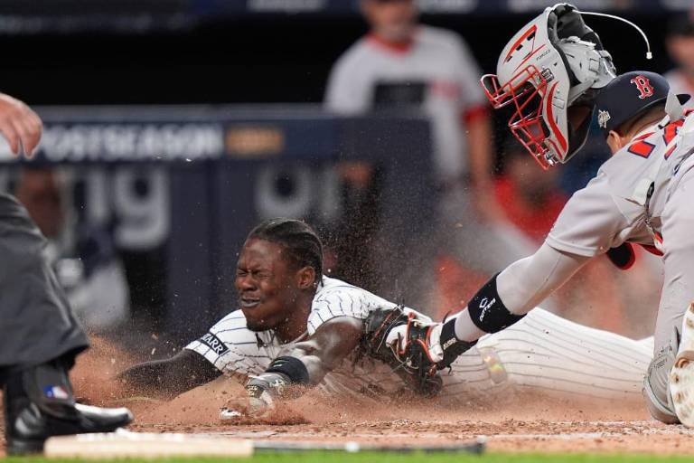 Yanquis obligan un Juego 3 gracias a la épica carrera de Jazz al home