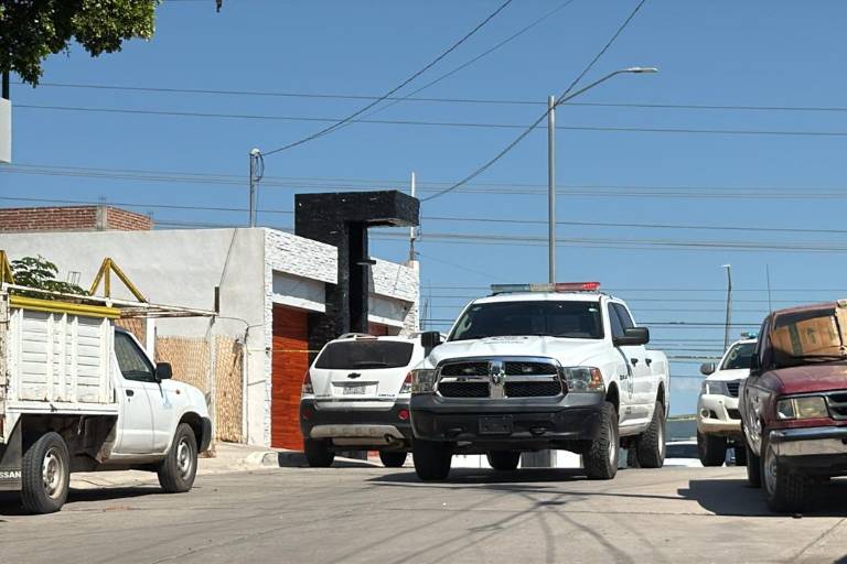 Aseguran dos vehículos tras cateo a domicilio de la colonia 22 de Diciembre, en Culiacán