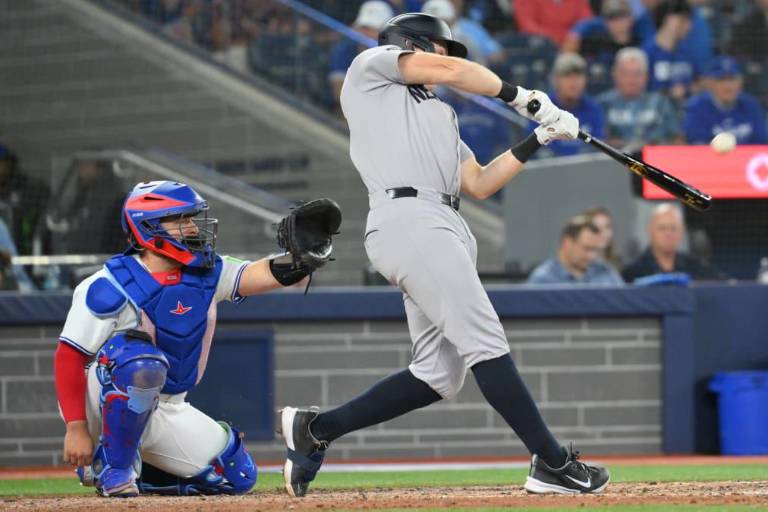 Yanquis saca la casta en el noveno y por fin ganan su primer juego en Toronto