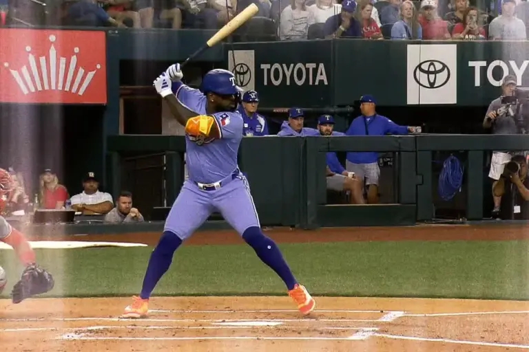 Adolis García llega a los Filis con el objetivo de demostrar que aún tiene nivel para jugar en las Mayores.