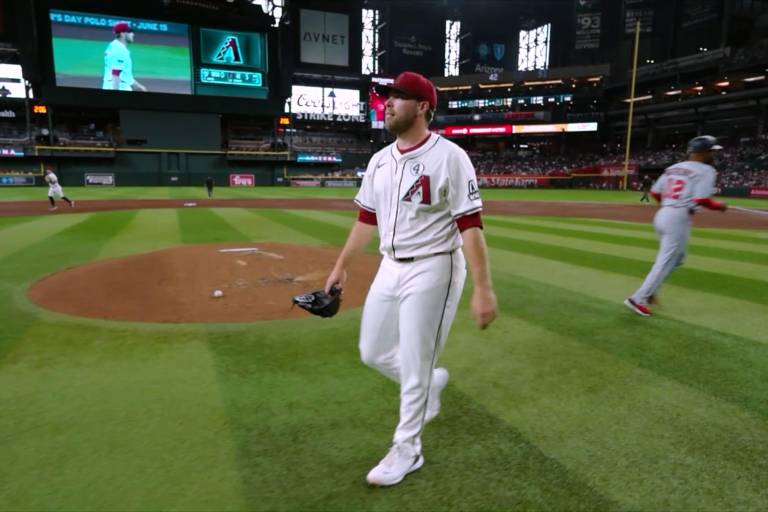 Burnes se someterá a una cirugía Tommy John y se perderá el resto del 2025