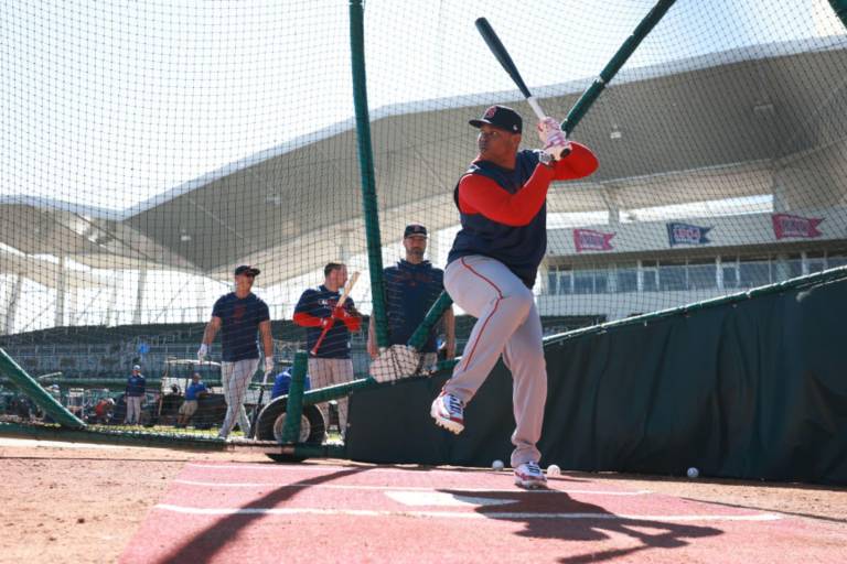 Alex Cora revela la fecha del esperado debut de Rafael Devers en la Liga de la Toronja