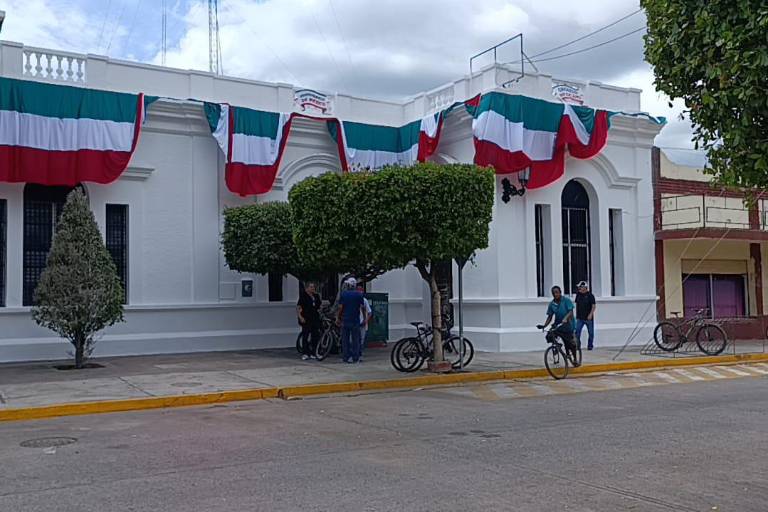 Funcionarios de Escuinapa reconocen que también tienen otros trabajos