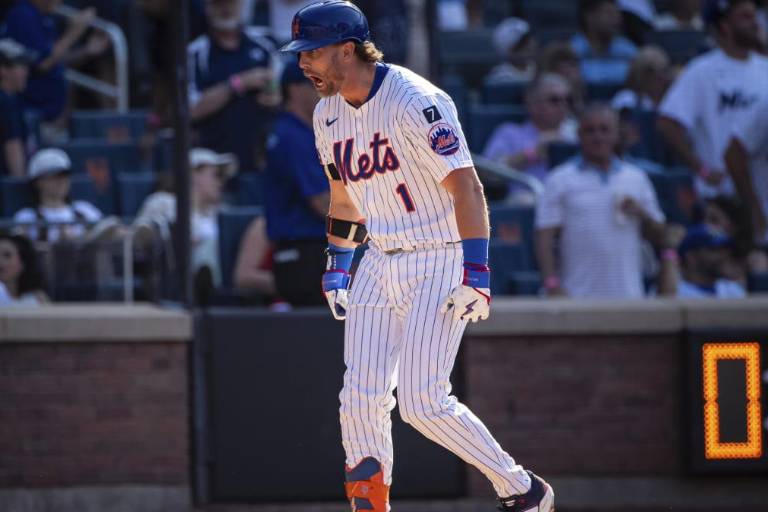 Jonrón de McNeil impulsa a los Mets a la victoria en el primero de la Serie del Subway