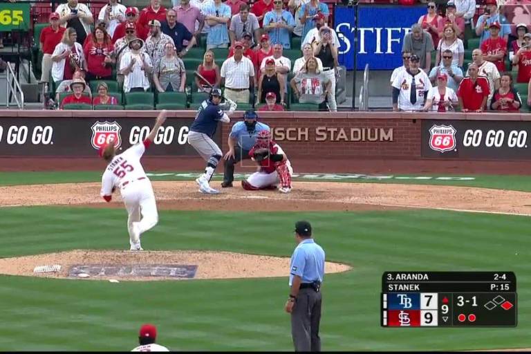 Jonathan Aranda brilló con jonrón en la sexta entrada.