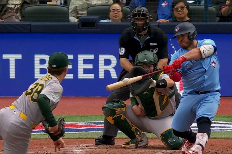 Kirk y Urías producen en triunfo de Azulejos ante Atléticos