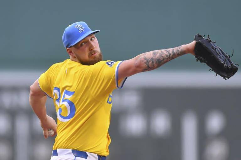 Crochet supera a Kershaw en duelo de zurdos en Fenway