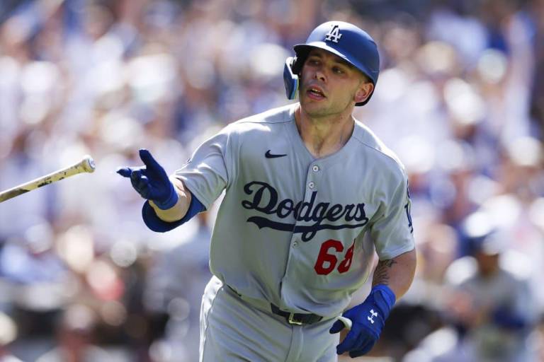 Con jonrón clave de Rushing, Dodgers vencen a Padres y empatan la cima