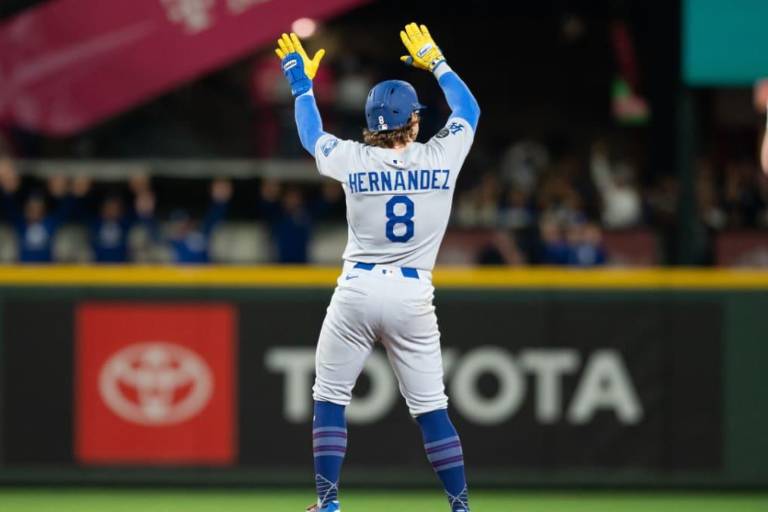 Kike pega doble clave en la novena ante Andrés Muñoz para guiar a Dodgers sobre Seattle