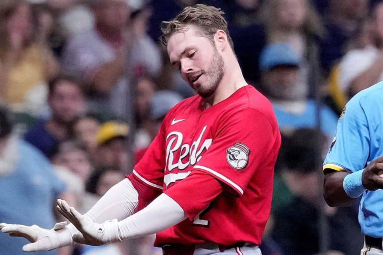 Rojos controlan su destino en la lucha por el Comodín tras vencer a Cerveceros