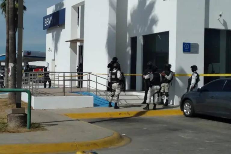 Condenan a hermanos a más de 50 años por asaltos bancarios y homicidio en Culiacán